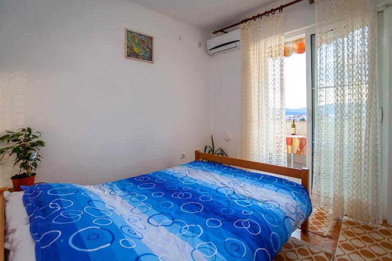 One-Bedroom Apartment image 3