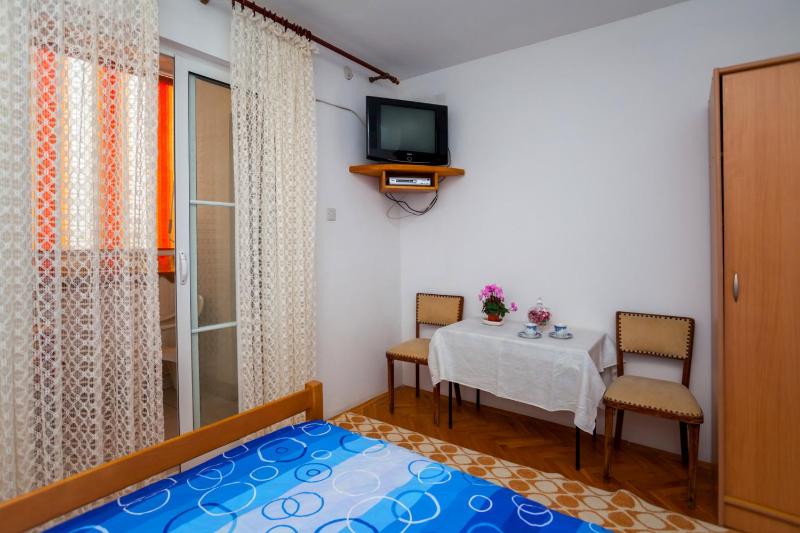 One-Bedroom Apartment image 2
