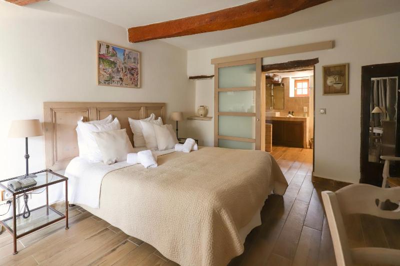 Superior Double Room image 4