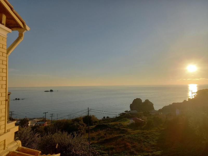 Studio Apartment with Sea View image 3