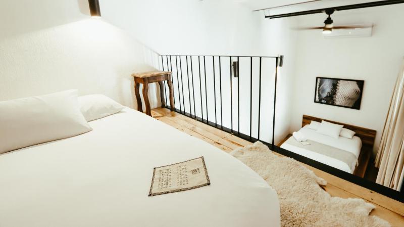 Hotel Sin Nombre - image 8