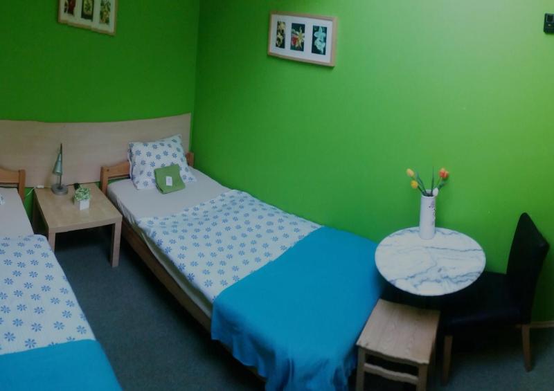 Twin Room with Bathroom image 3