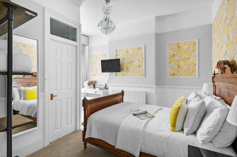 Deluxe Double Room image 1