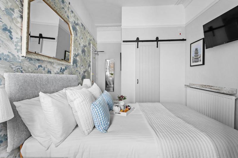 Sandway House - image 4
