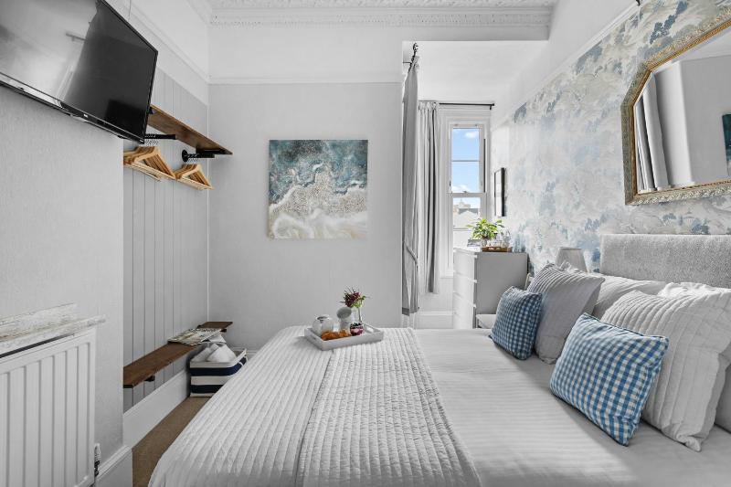 Double Room image 1