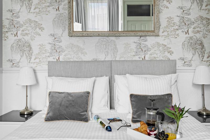 Superior Double Room image 3