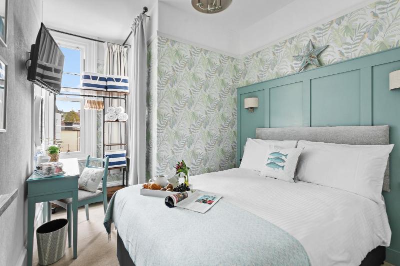 Small Double Room image 1
