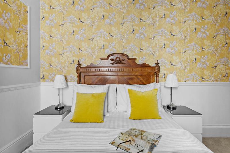 Deluxe Double Room image 2