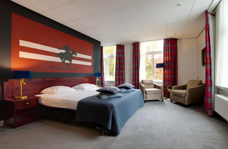 Deluxe Twin Room image 1