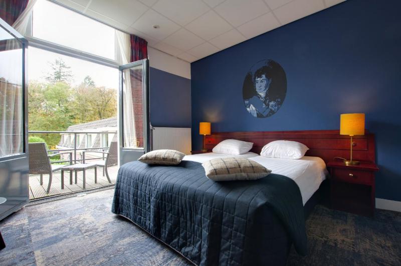 Twin Room with Garden View image 1