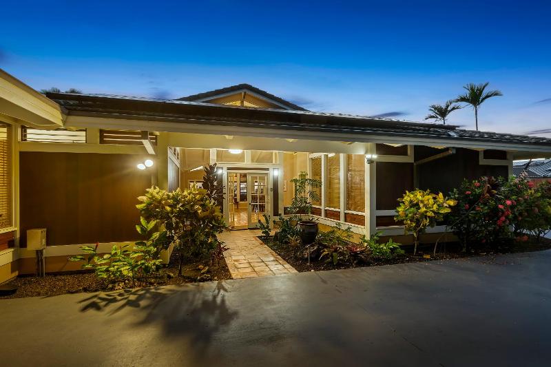 Pineapple House - image 8