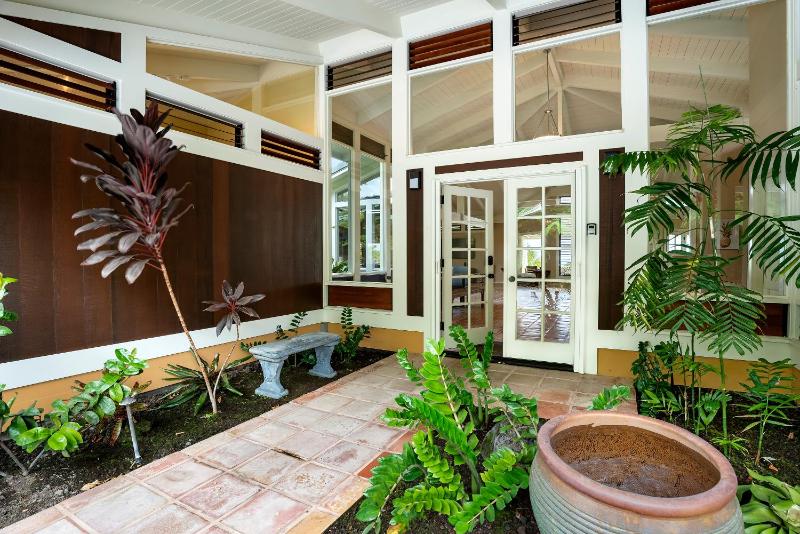 Pineapple House - image 32