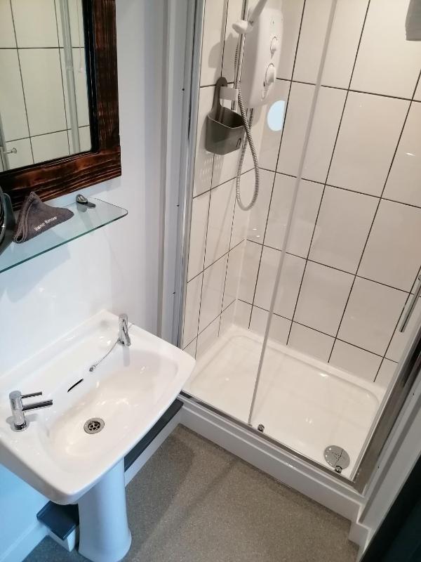 Standard Double Room image 4