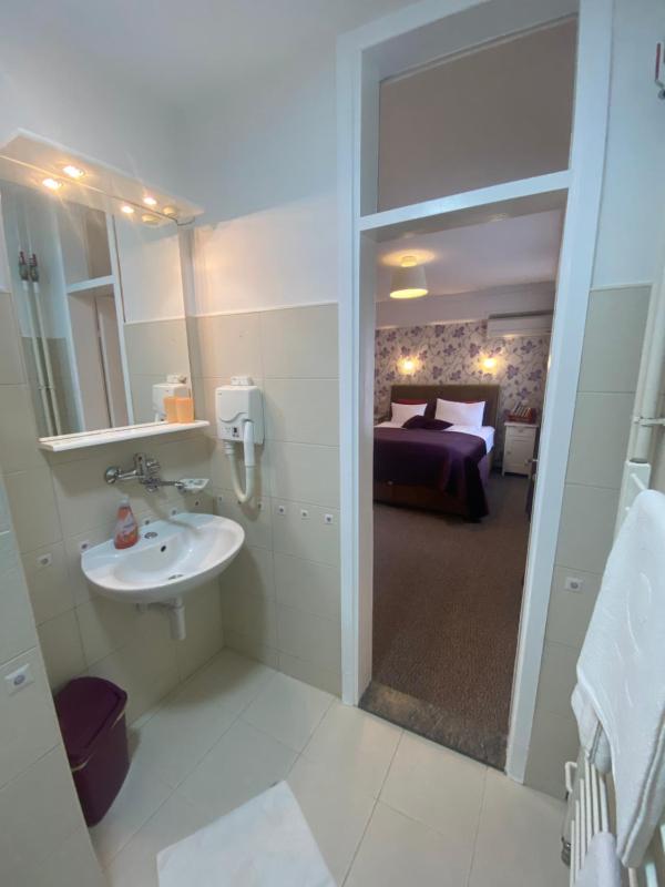 Double Room image 2