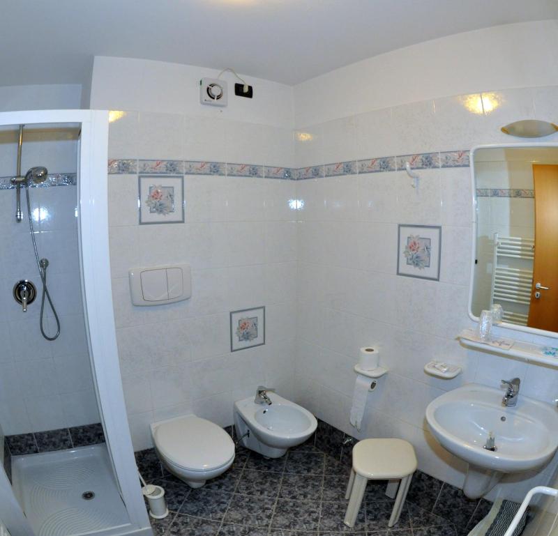 Double Room with Private External Bathroom - Annex image 4