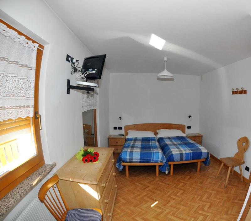 Double Room with Shared Bathroom - Annex image 2