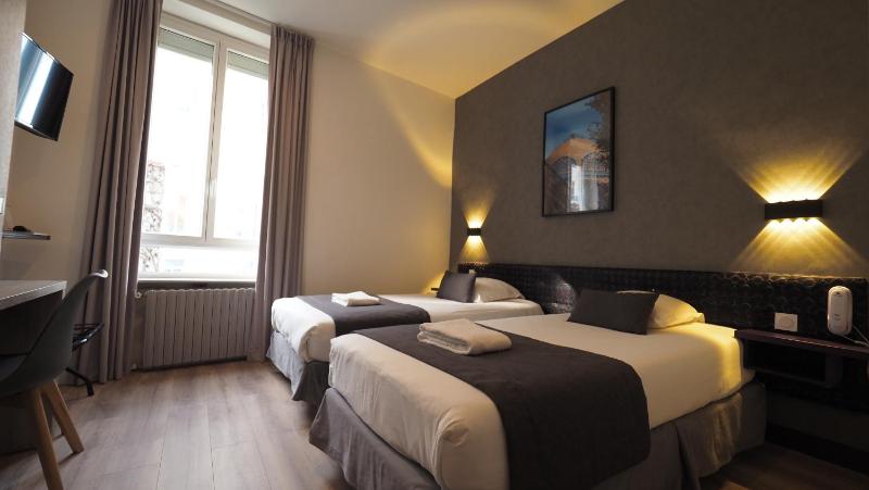 Twin Room image 1