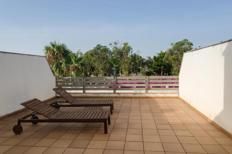 Superior Three-Bedroom House image 3
