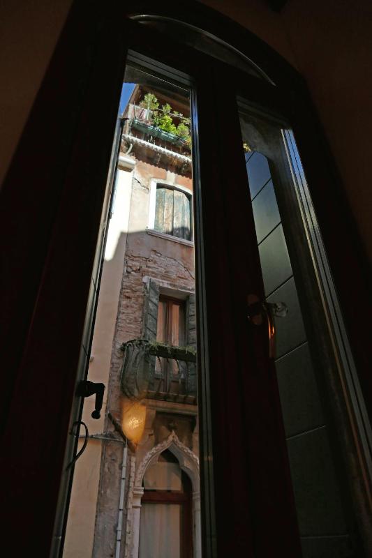Ecco Suites Apartments - image 16
