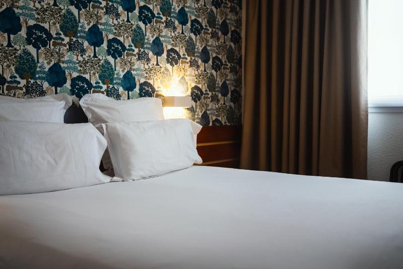 Standard Double Room image 3