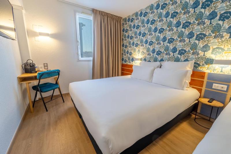 Comfort Queen Room  image 3