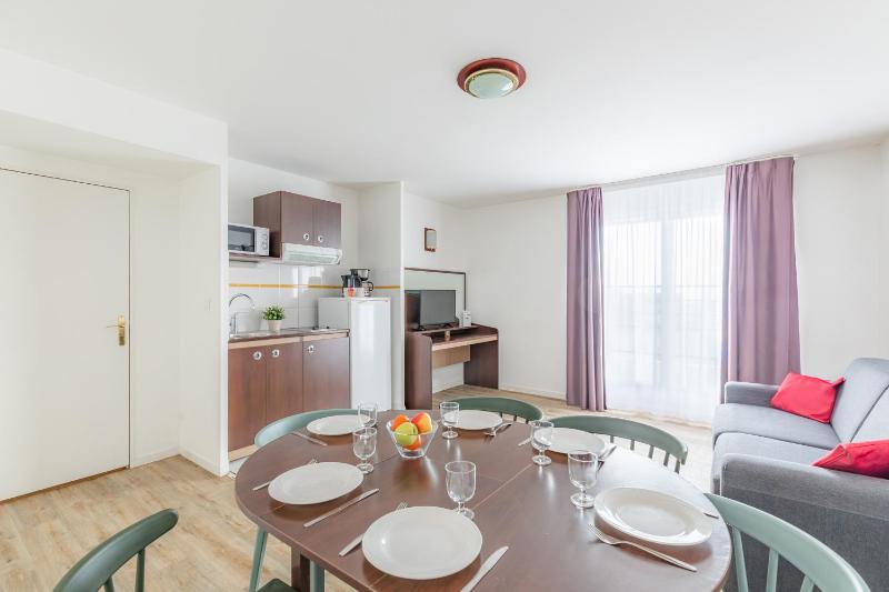 Large Apartment image 4