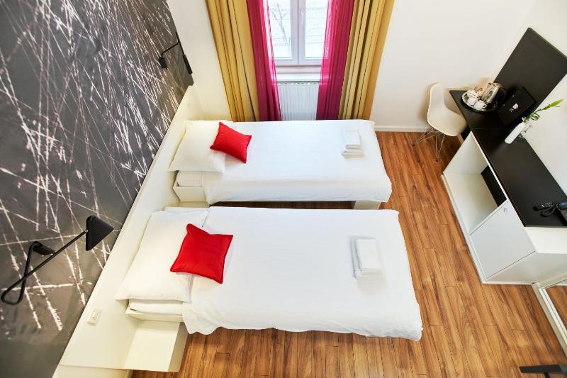 Twin Room image 1