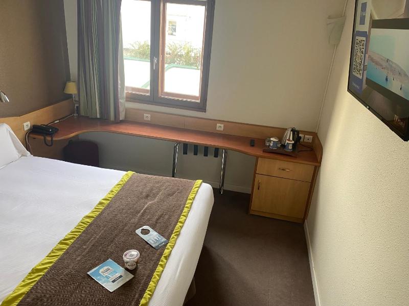 3 Single Beds image 2