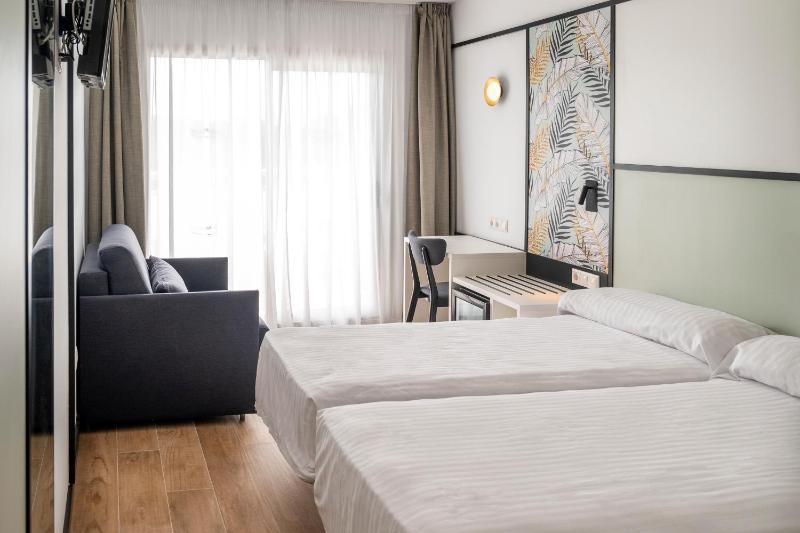 Double Room with Terrace (2 Adults + 1 Child) image 4