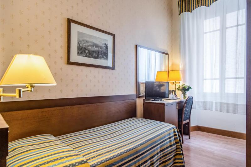 Classic Single Room image 3