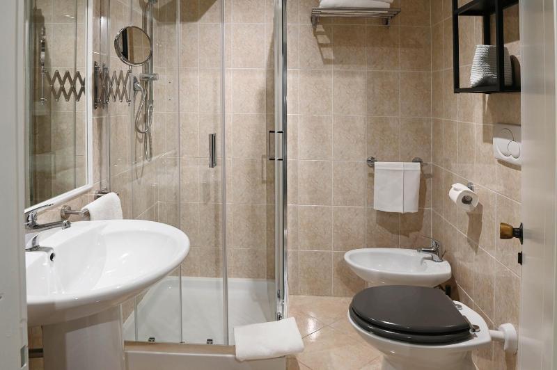 Triple Room with View image 3