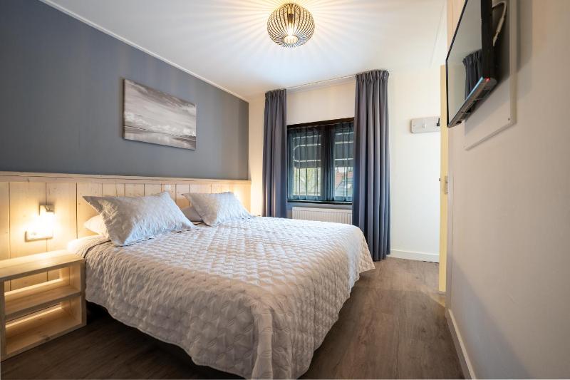 Double Room image 3