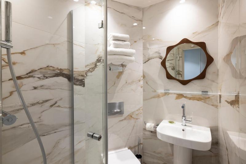 Standard Double Room image 4