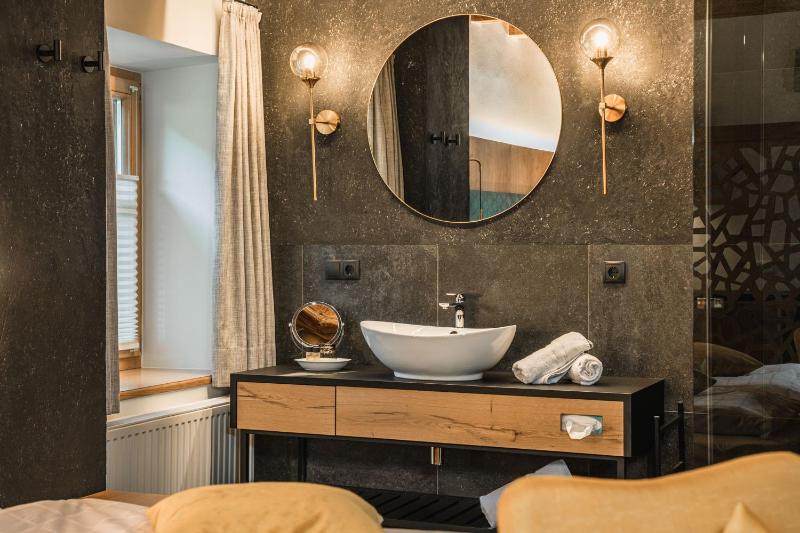 Deluxe Studio image 4