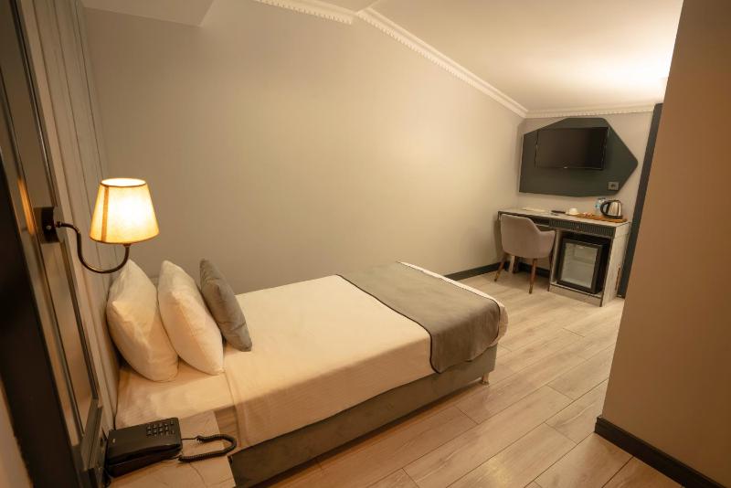 Single Room with Terrace image 4