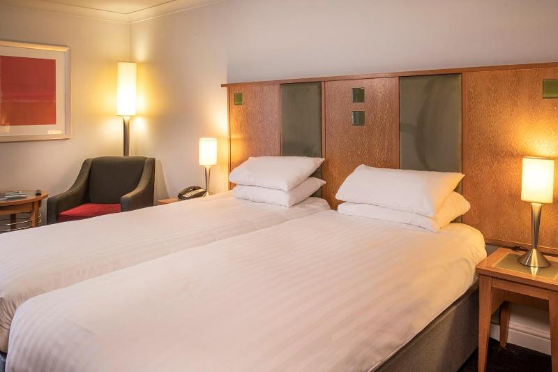 Twin Room image 4