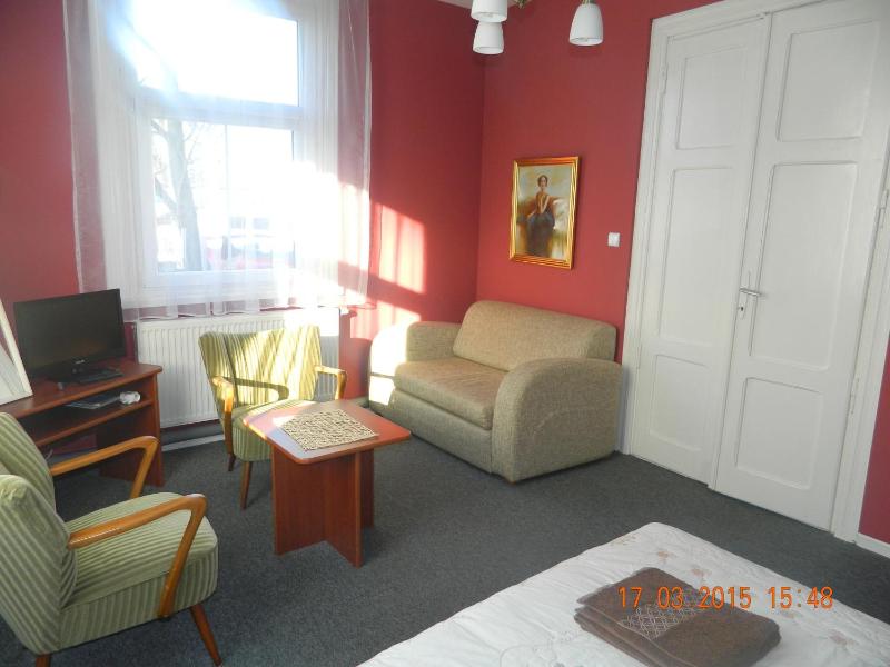 One-Bedroom Apartment image 2