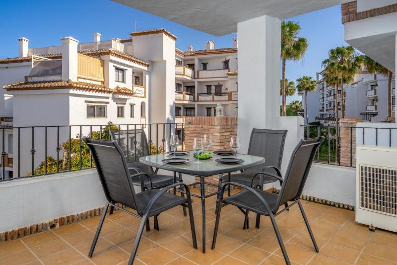 Calahonda park apartment with pool by Costarentals - Ref 91 - image 1
