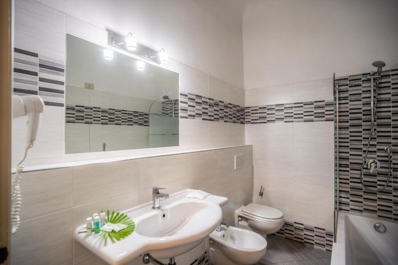 Superior Double Room image 3