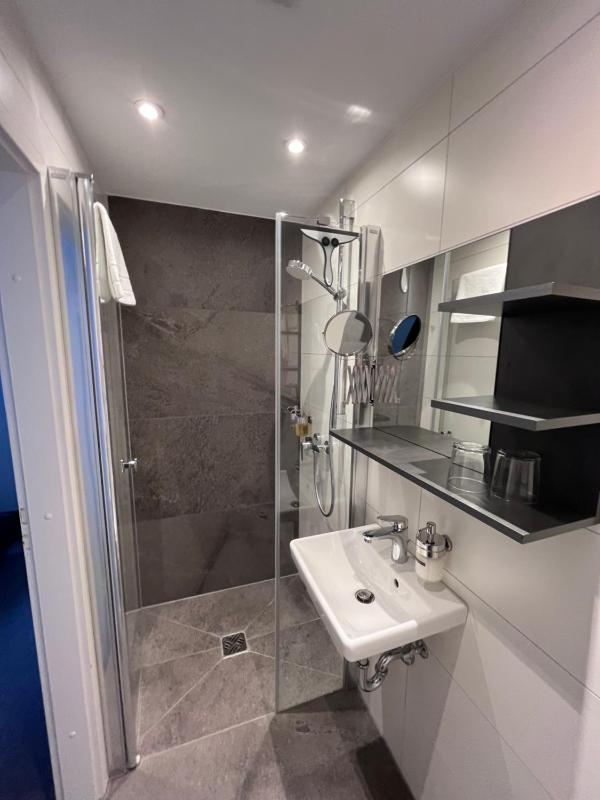 Double Room image 2