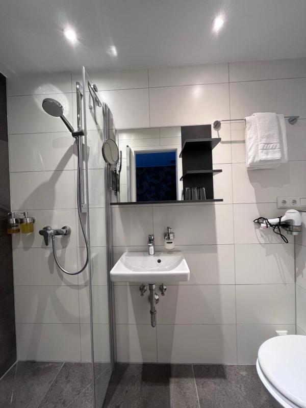 Double Room image 3