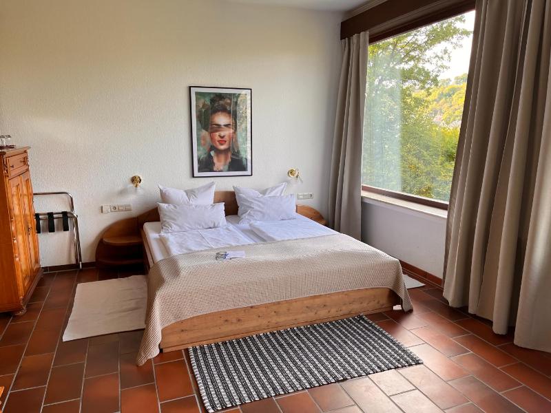 Large Double Room image 1