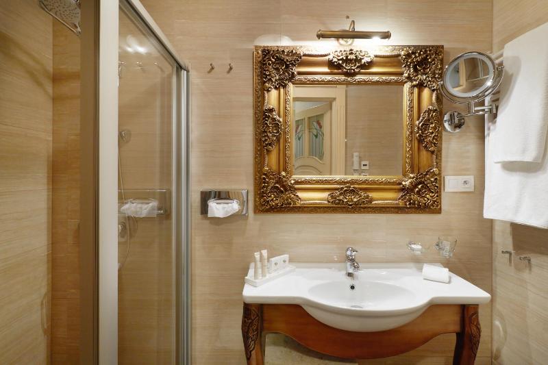Small Single Room image 1