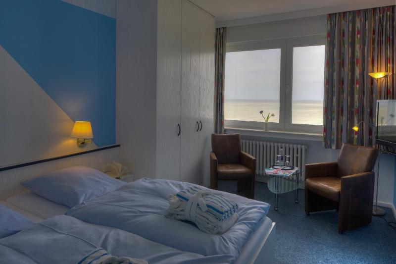 Double Room with Sea View image 3
