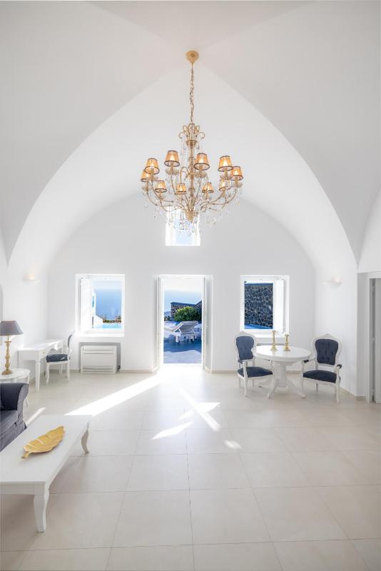 Superior Suite with Private Pool and Sea View image 1