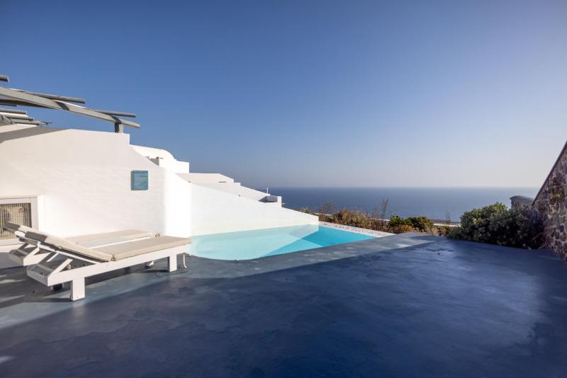 Suite With Private Pool and Sea View image 4