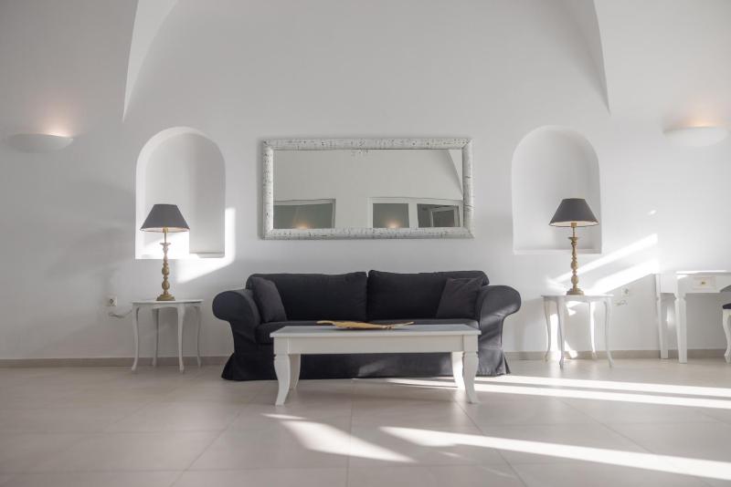 Superior Suite with Private Pool and Sea View image 4