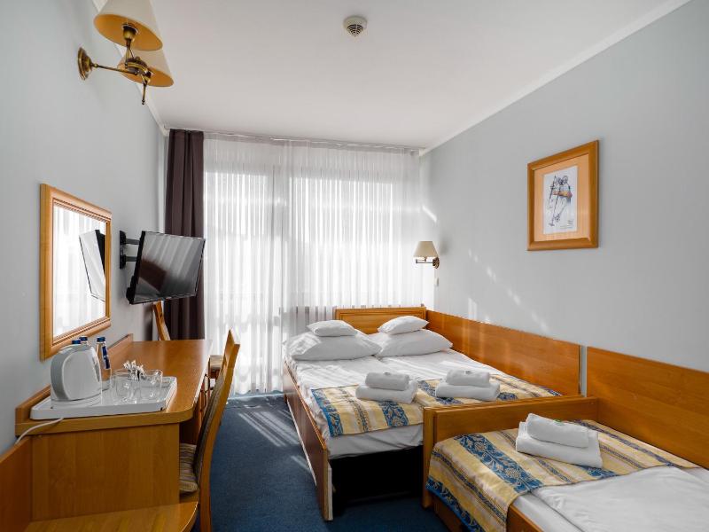 Double Room with an extra bed view / balcony image 3