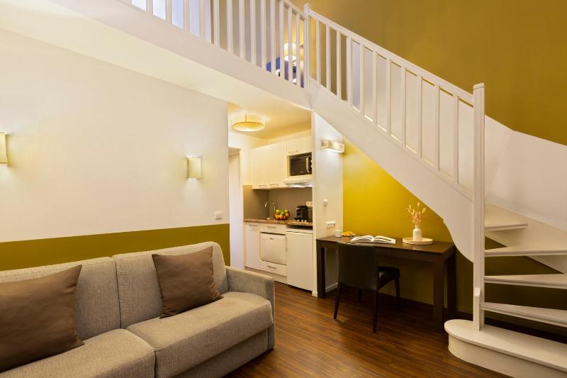 Deluxe One-Bedroom Apartment image 1