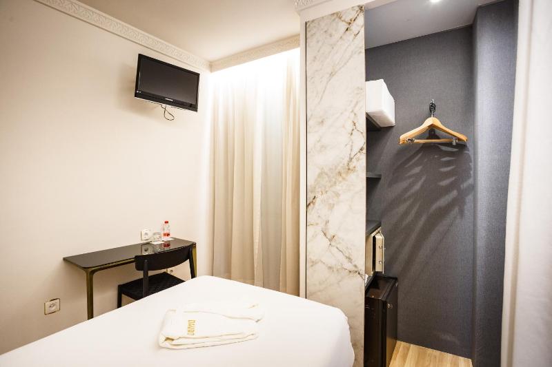 Double or Twin Room image 1